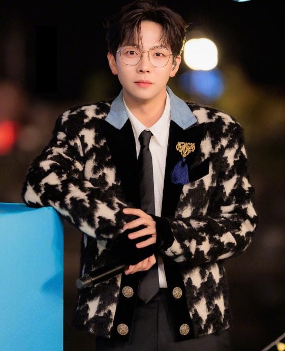  胡夏转发金晨微博秒登热搜 网亏：根本趁此认爱	