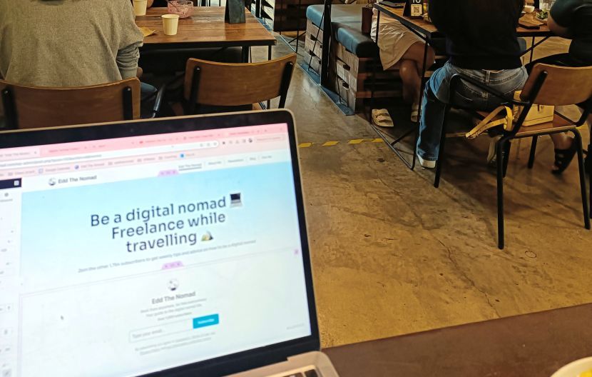 自由业者把咖啡馆当办公室 “清幽环境寻找创作灵感”