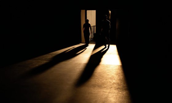 西北孤鸟／名副其实的笨蛋墙与进退两难的观众──谈双人表演艺术节（戏剧篇）