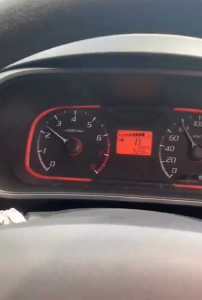 视频 | 又有轿车出问题!车主:狂踩油门仍无法加速