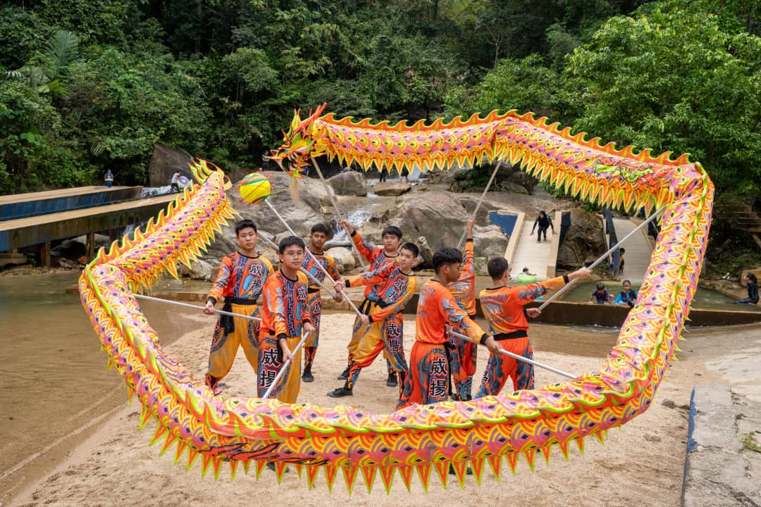 视频 | 暹逻华人口音好特别 丹州特色贺岁歌来咯！