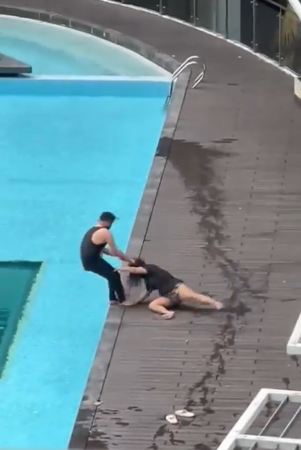 视频|男子拖女友进泳池施暴|19岁外籍女报警促停查 “别对付我男友”