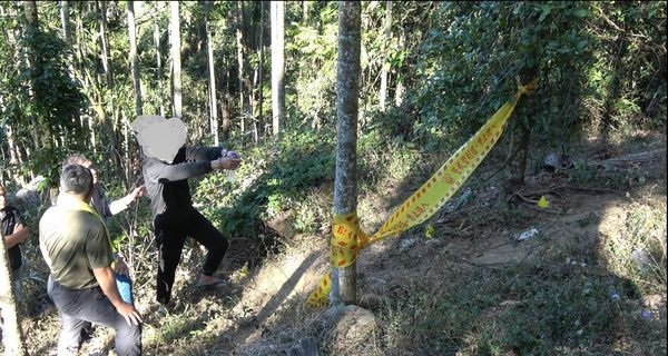 警员入山打猎中弹亡 重回现场头灯突发亮揭真相