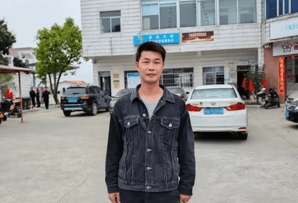 货船撞桥5车坠下画面曝光 货柜车拦路阻车上断桥