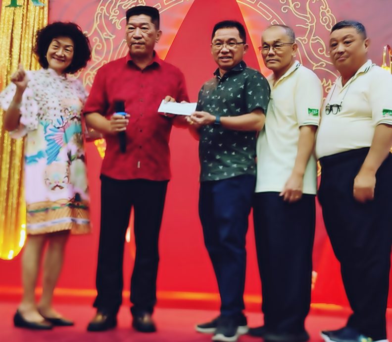 连亚朱宴请Jaz孩子 善心人现场捐献公益