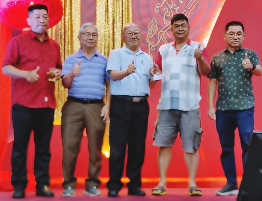 连亚朱宴请Jaz孩子 善心人现场捐献公益