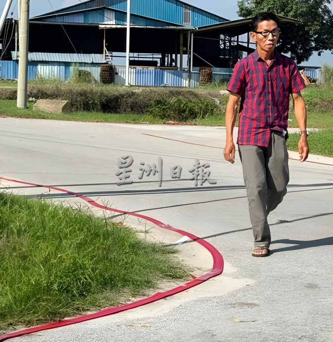 逾1公里鞭炮接龙 水闸绕村持续燃放98分钟