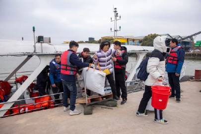 遭船撞断裂 广州沥心沙大桥受损跨梁开拆