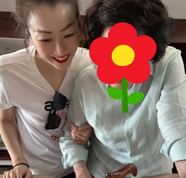 郑秀文游日惊闻母入院急返港 9日旅变1日行