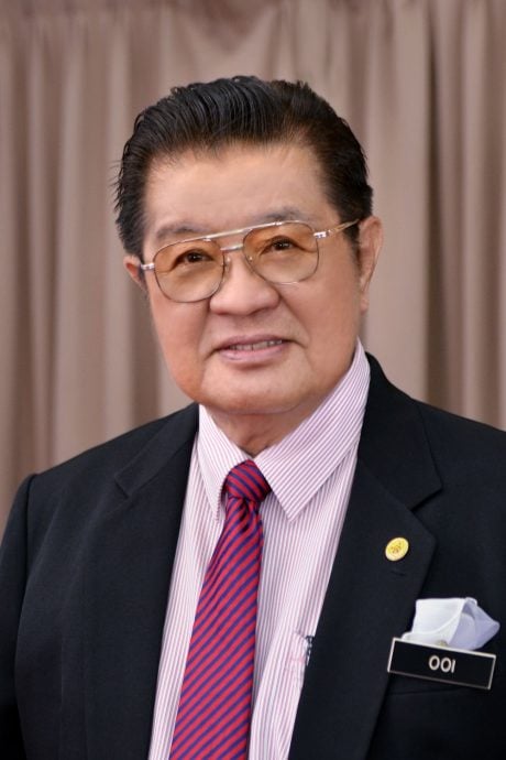 醒狮团采青燃爆竹 须尊重顾及团员安全