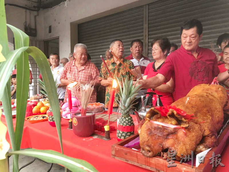 金宝福建公会新春团拜 拜天公场面热闹