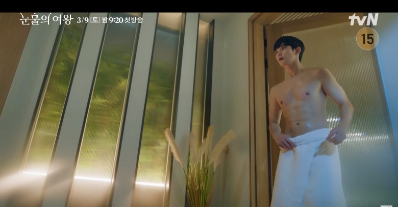 金秀贤新剧大派福利 半裸爆肌助攻收视