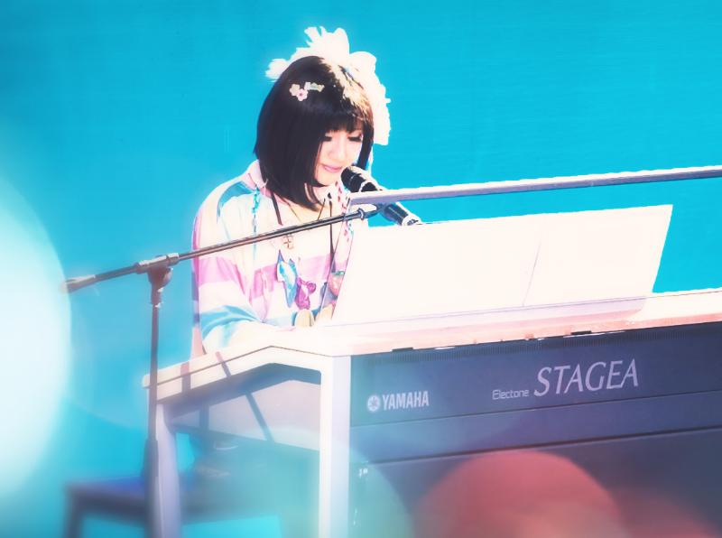 锺洁希离国半年难舍粉丝 推出弹唱专辑当新年贺礼