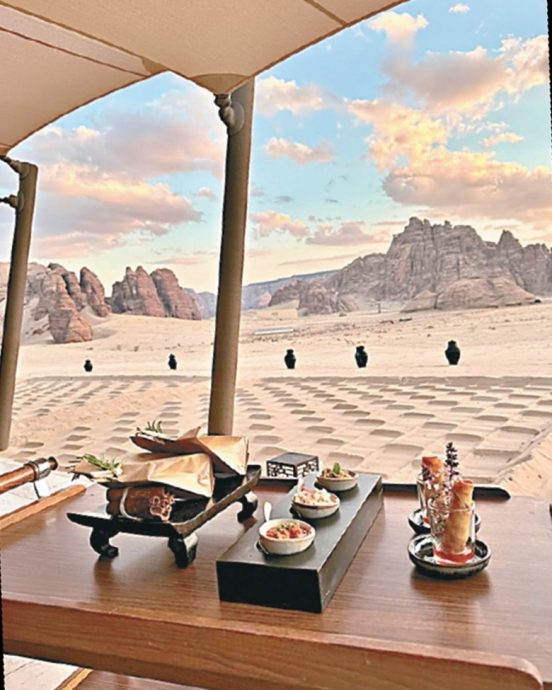 阿娇晒照泄蜜 疑与密友沙漠度情人节