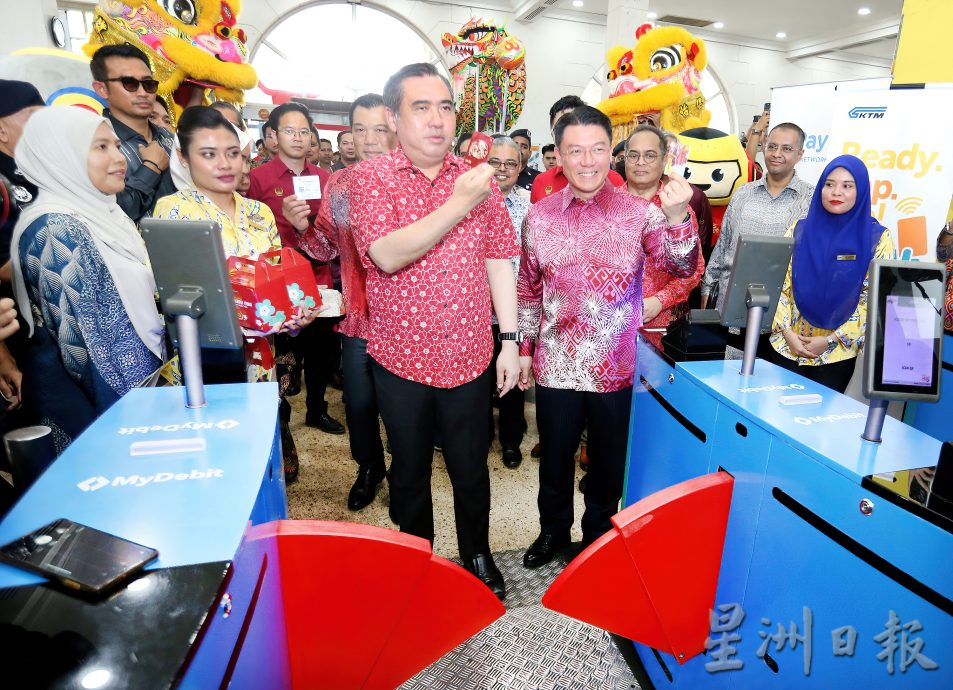 陆兆福：逾80火车站推开放式支付系统 一卡触就可开闸上车