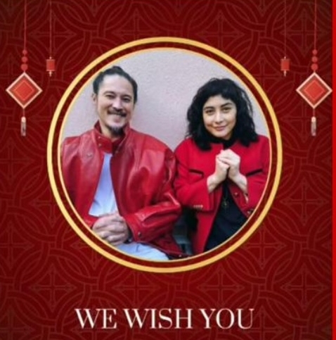 陈子聪病愈首露面 偕何超仪拍贺年照