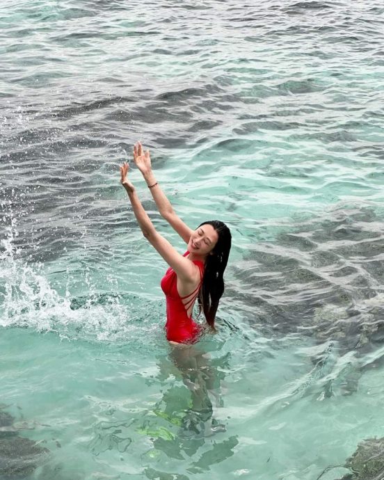 陈浩民爱妻游泳被珊瑚划伤 大腿溅血恐留疤