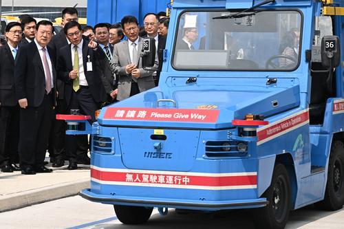 随夏宝龙访港 港澳办副主任农融首亮相