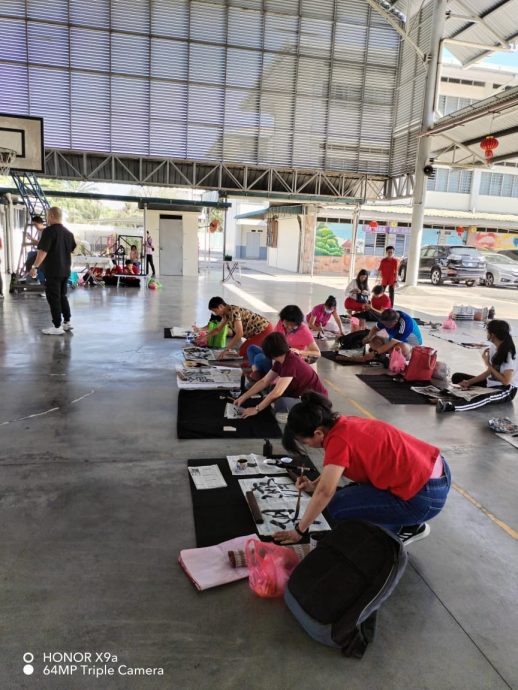 霹内页版头/认识中文姓氏 138人参加堂号书法赛