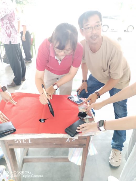 霹内页版头/认识中文姓氏 138人参加堂号书法赛