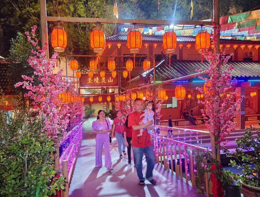 霹雳观音洞璀璨灯饰迎新年 办系列新春活动元宵抛柑