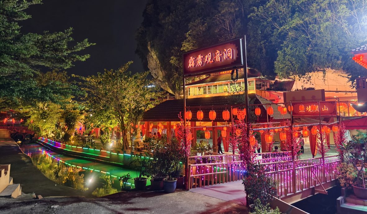 霹雳观音洞璀璨灯饰迎新年 办系列新春活动元宵抛柑