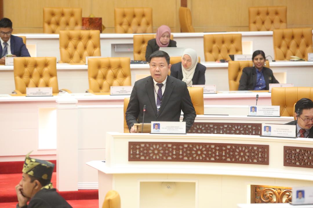 霹/【州议会】/锺燊庆:拟定法律解决牛只游荡