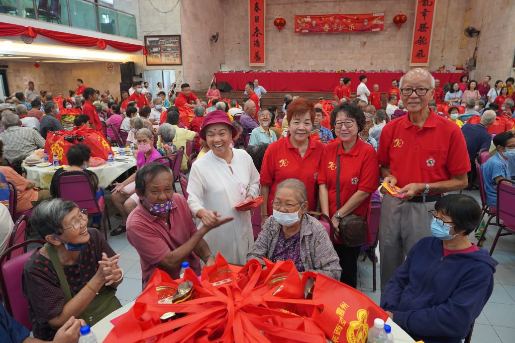 霹／显著／怡斗母宫甲辰年新春布施活动 宴请1500老人