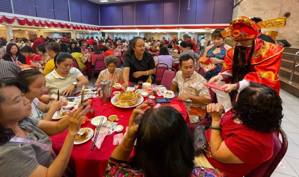 霹／第26届海南乡团大团拜 中国风服装风采舞台秀最吸晴