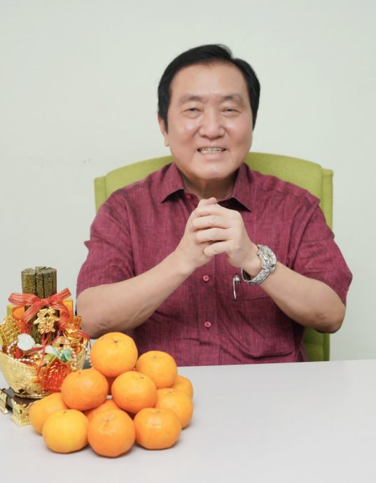 霹／第四版头／未签／黄家泉：能见到老宝宝就是好 “松鹤之夜”温馨具孝顺意义