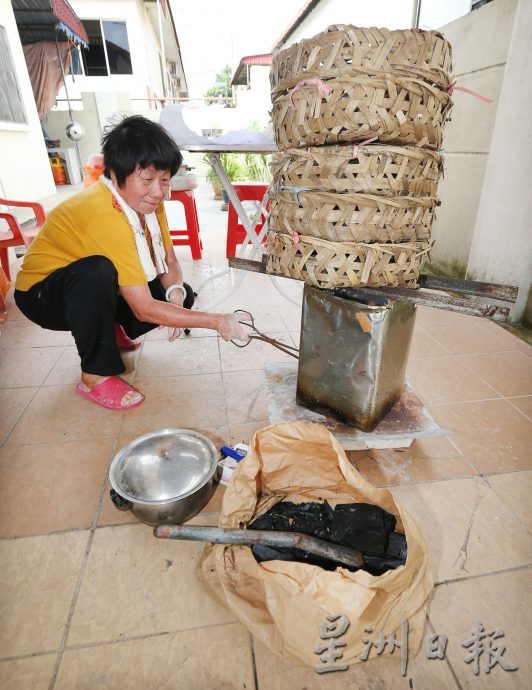 霹:21日见报/封底主文/《它的诞生》炒米饼