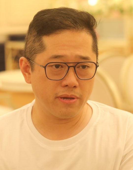 颜华益追思会 太太泪崩:你还是离开了我