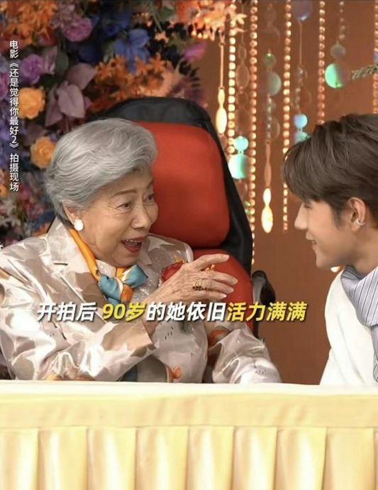 饭戏攻心2｜89岁罗兰片场花絮曝光 1举动尽显专业网赞爆