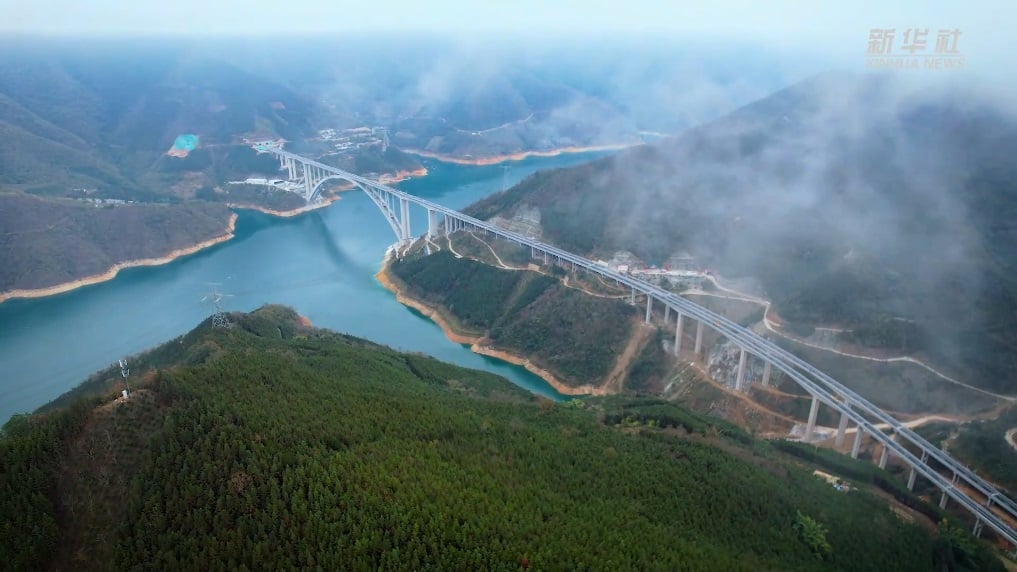 首座跨径超600公尺 世界最大跨度拱桥建成通车