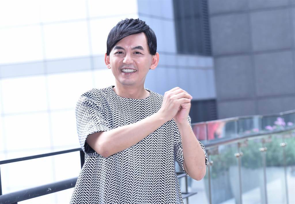 黄子佼除旧迎新换手机号　疑似为复出铺路？