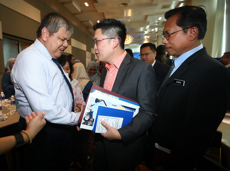 黄家和:将义务教育延长至11年 正处于最后阶段