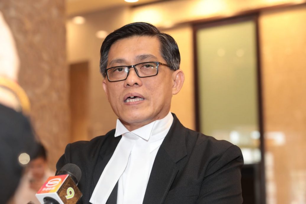 黄觥发:上诉方不能再提上诉 “其他少数民族也可学习母语”