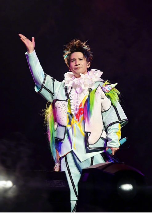 龙凤胎已十几岁? 大张伟遭扒代孕偷生