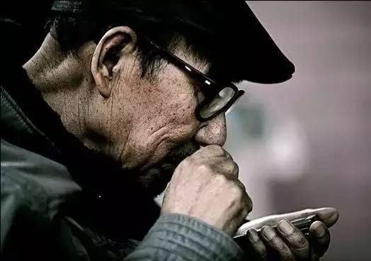 (19/2见报)城人小说——记忆中的她/幸存妄念