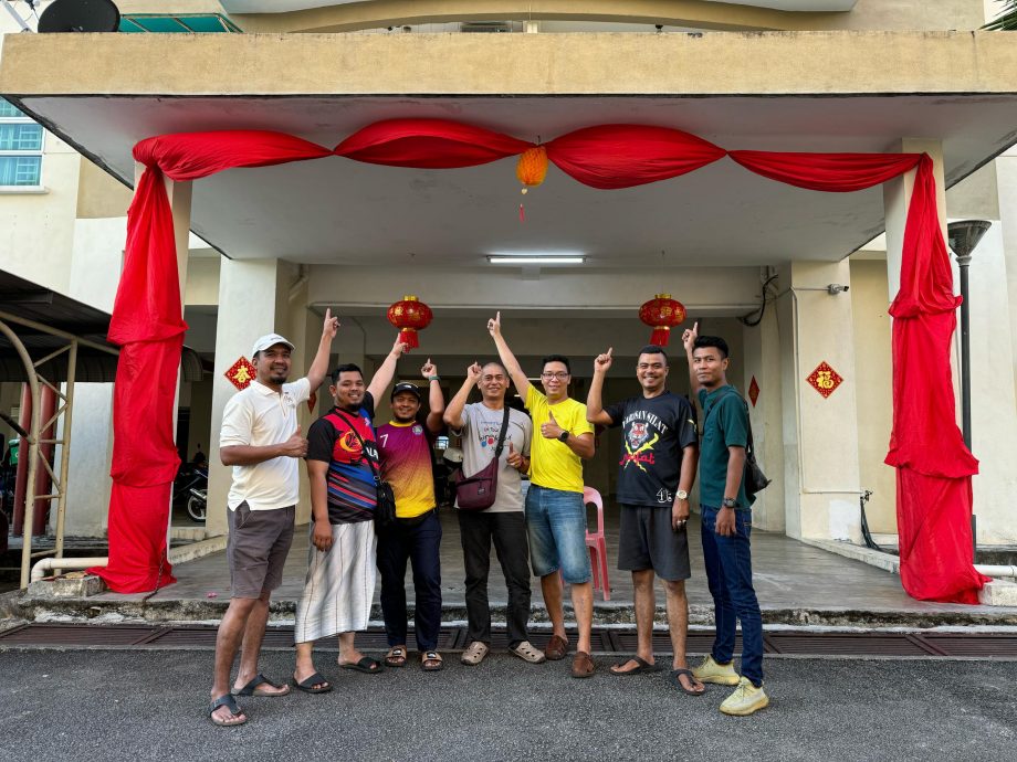 (全国版/暖势力)公寓张灯结彩布置迎新春,完美地展现出大马各族友爱一家亲的精神!