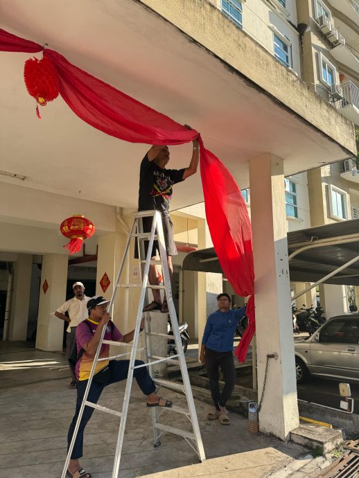 (全国版/暖势力)公寓张灯结彩布置迎新春,完美地展现出大马各族友爱一家亲的精神!