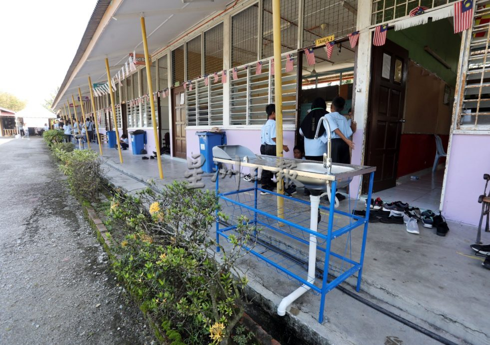 年轻人为原住民小学献力