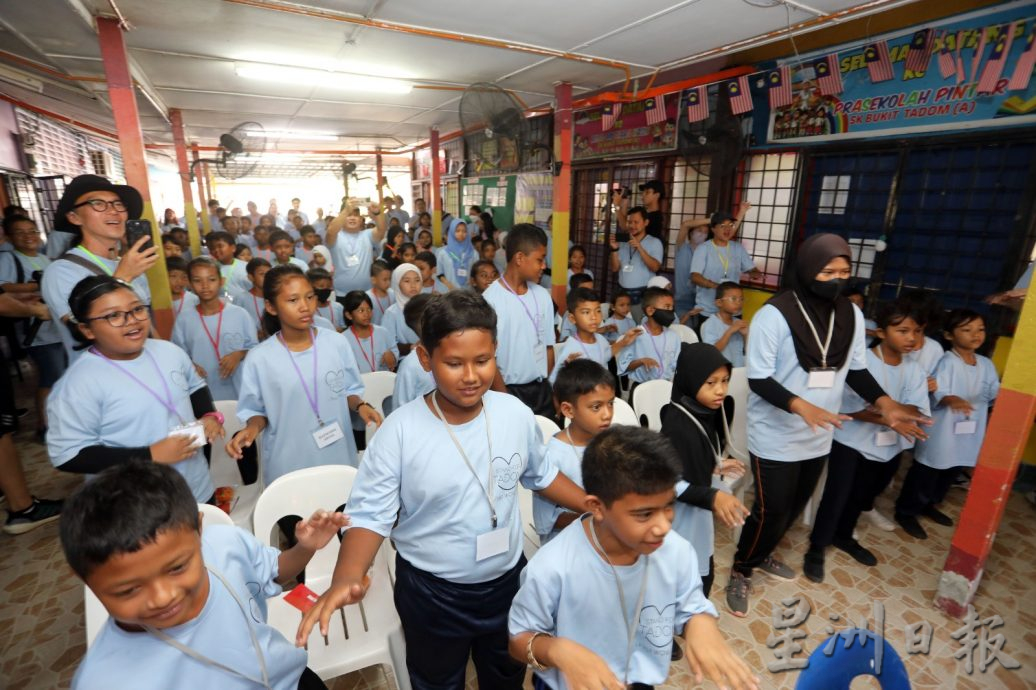 年轻人为原住民小学献力