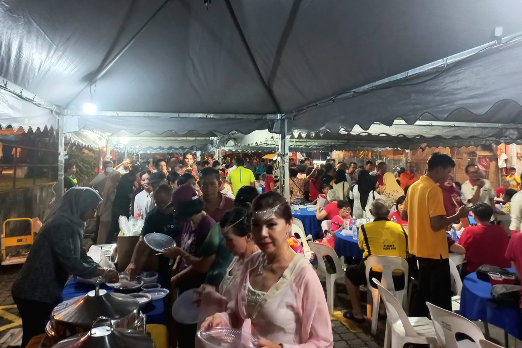 （副文）大都会/旺阿兹莎出席选区新春团拜活动 /  5图  