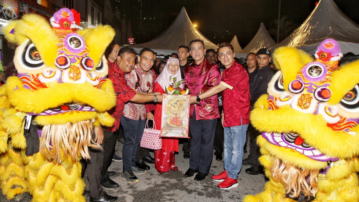 （副文）大都会/旺阿兹莎出席选区新春团拜活动 /  5图  