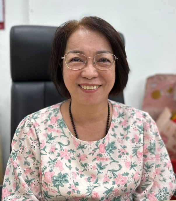 (古城封面主文)民众谨慎消费影响烘焙店生意额 黄梨馅饼缺货及价格调涨
