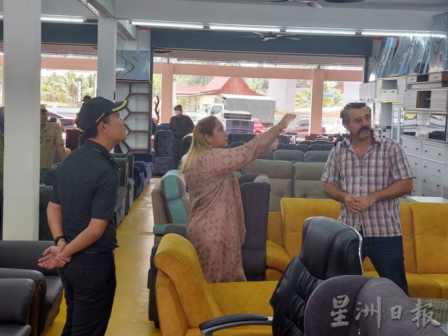 (古城封面主文)贸消局到家具店及窗帘店取缔 7家被开出罚单