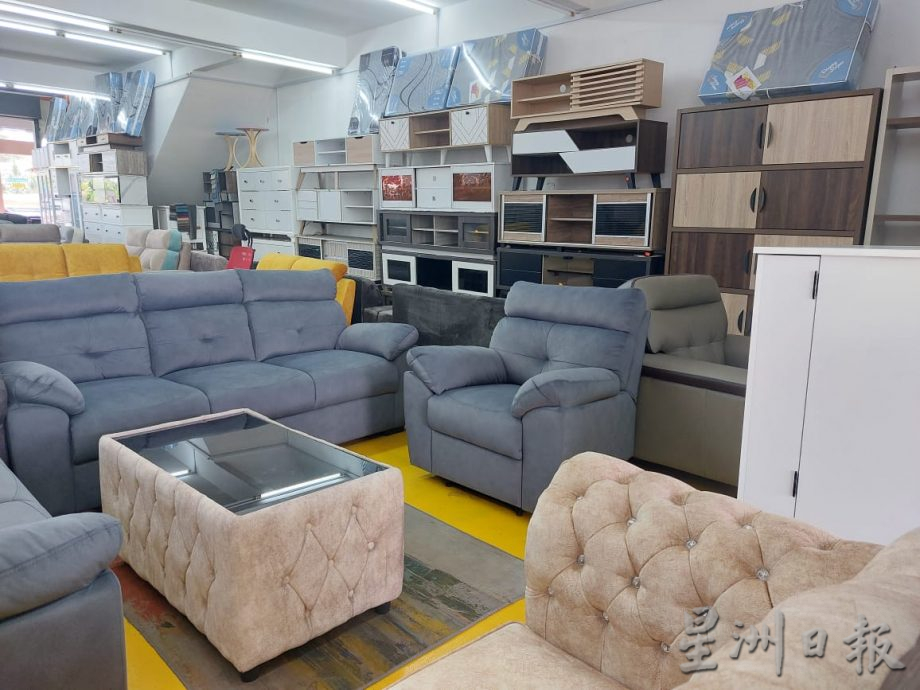 (古城封面主文)贸消局到家具店及窗帘店取缔 7家被开出罚单