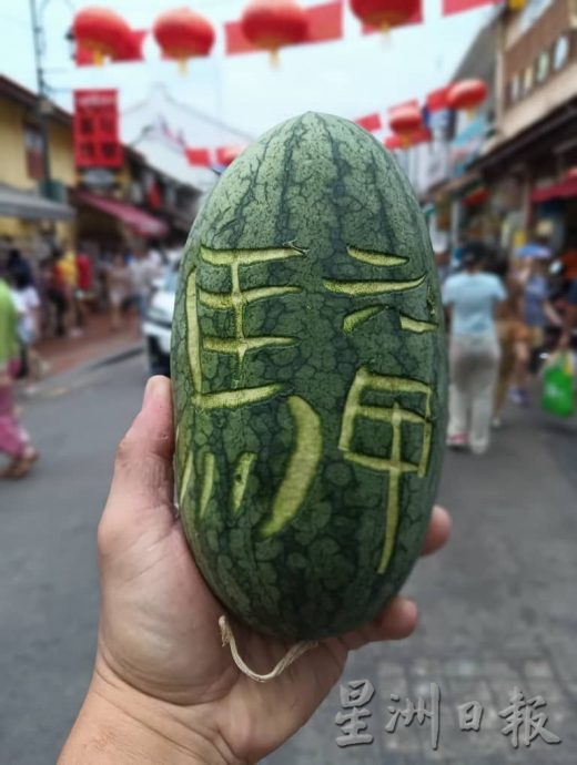 （古城封面主文）鸡场街新春闹哄哄 饮食店排长龙