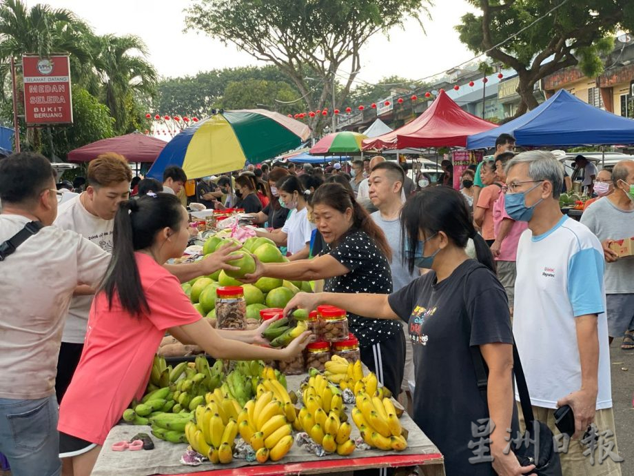 新年前最后一个黄金星期日,马六甲人出来“扫货”了